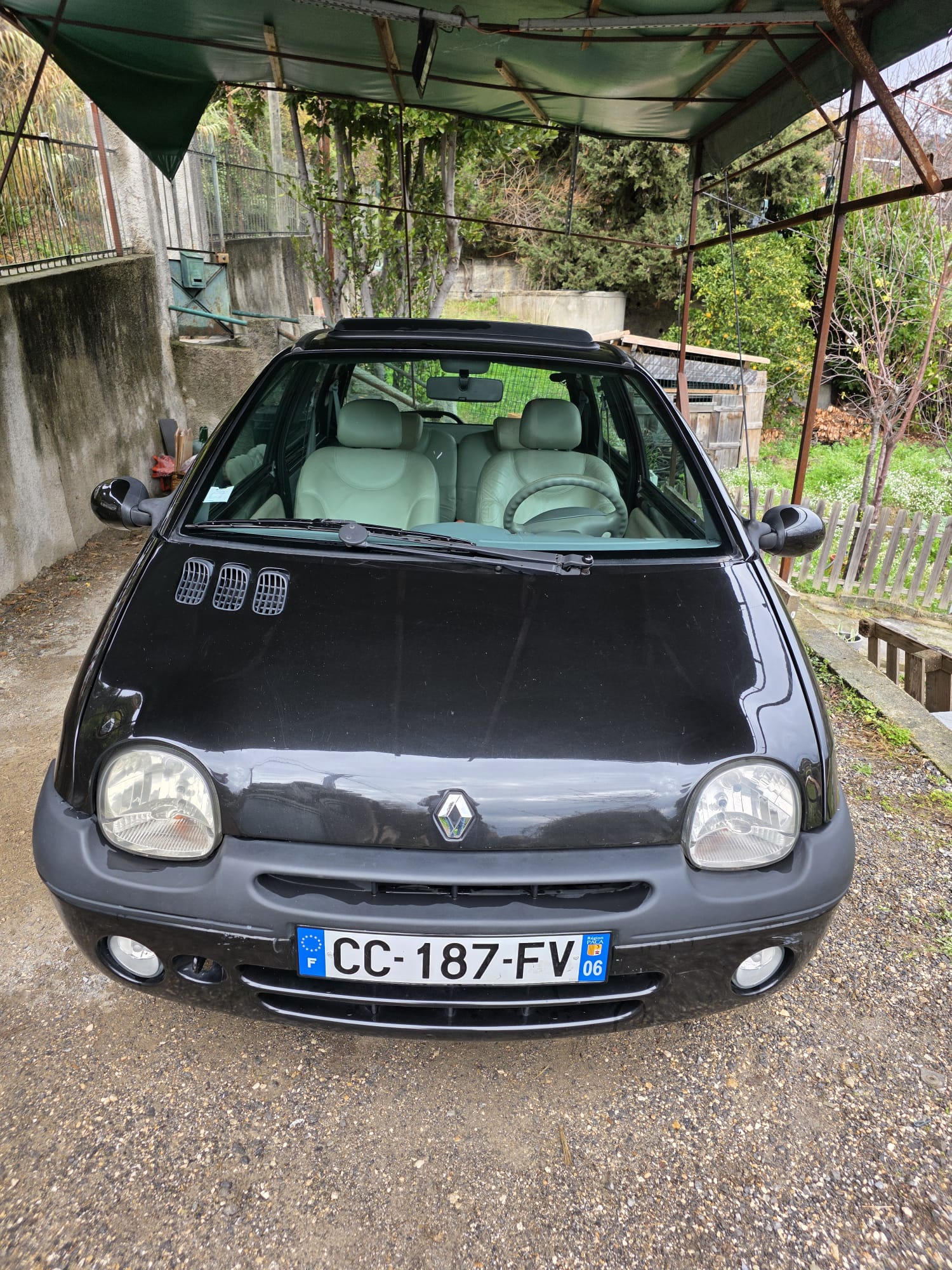 
								Renault Twingo Initiale Paris full									