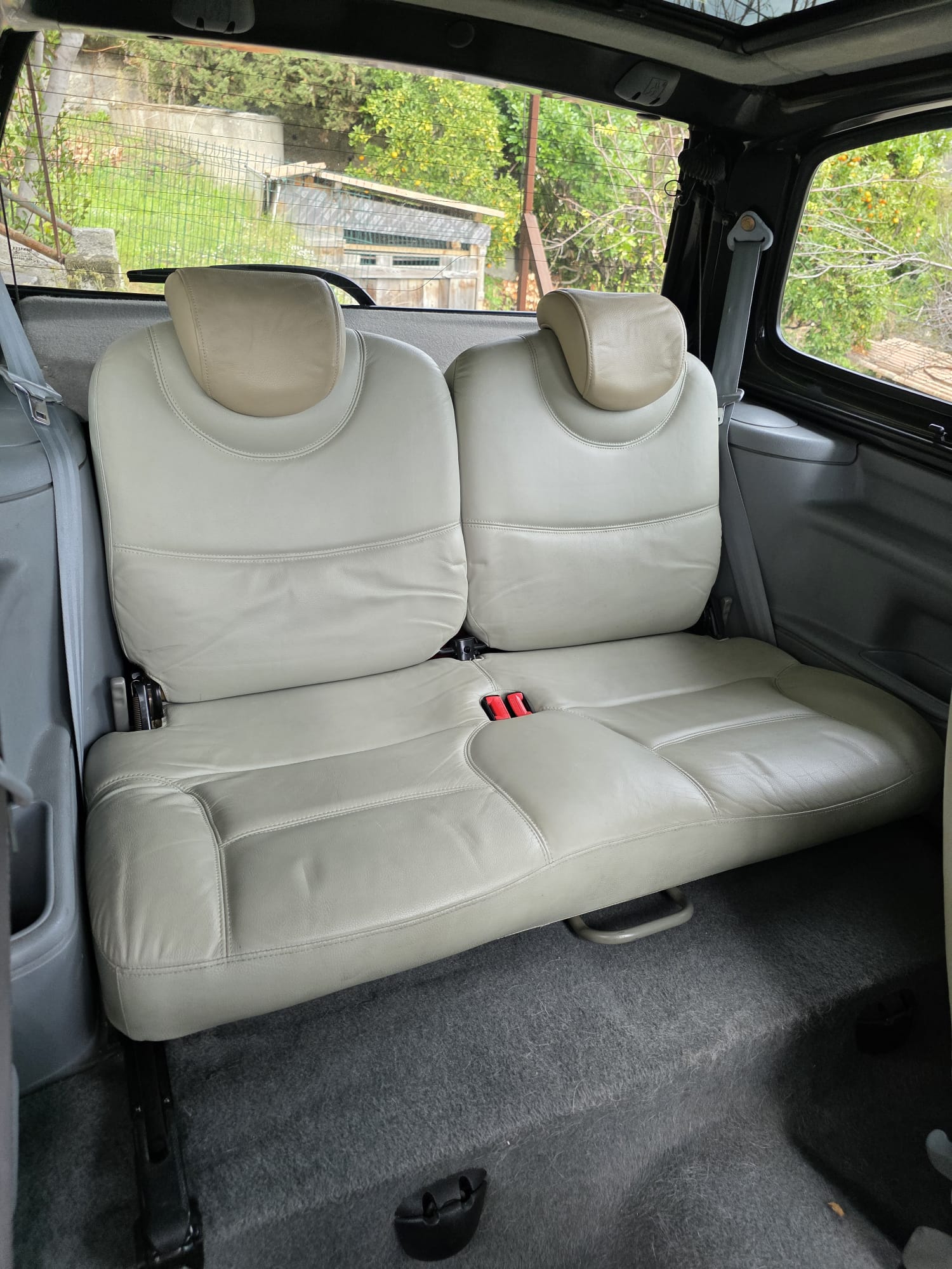 
								Renault Twingo Initiale Paris full									